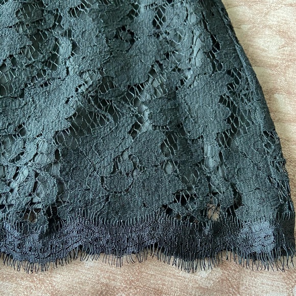 BACKLESS LACE DRESS - Picture 8 of 14